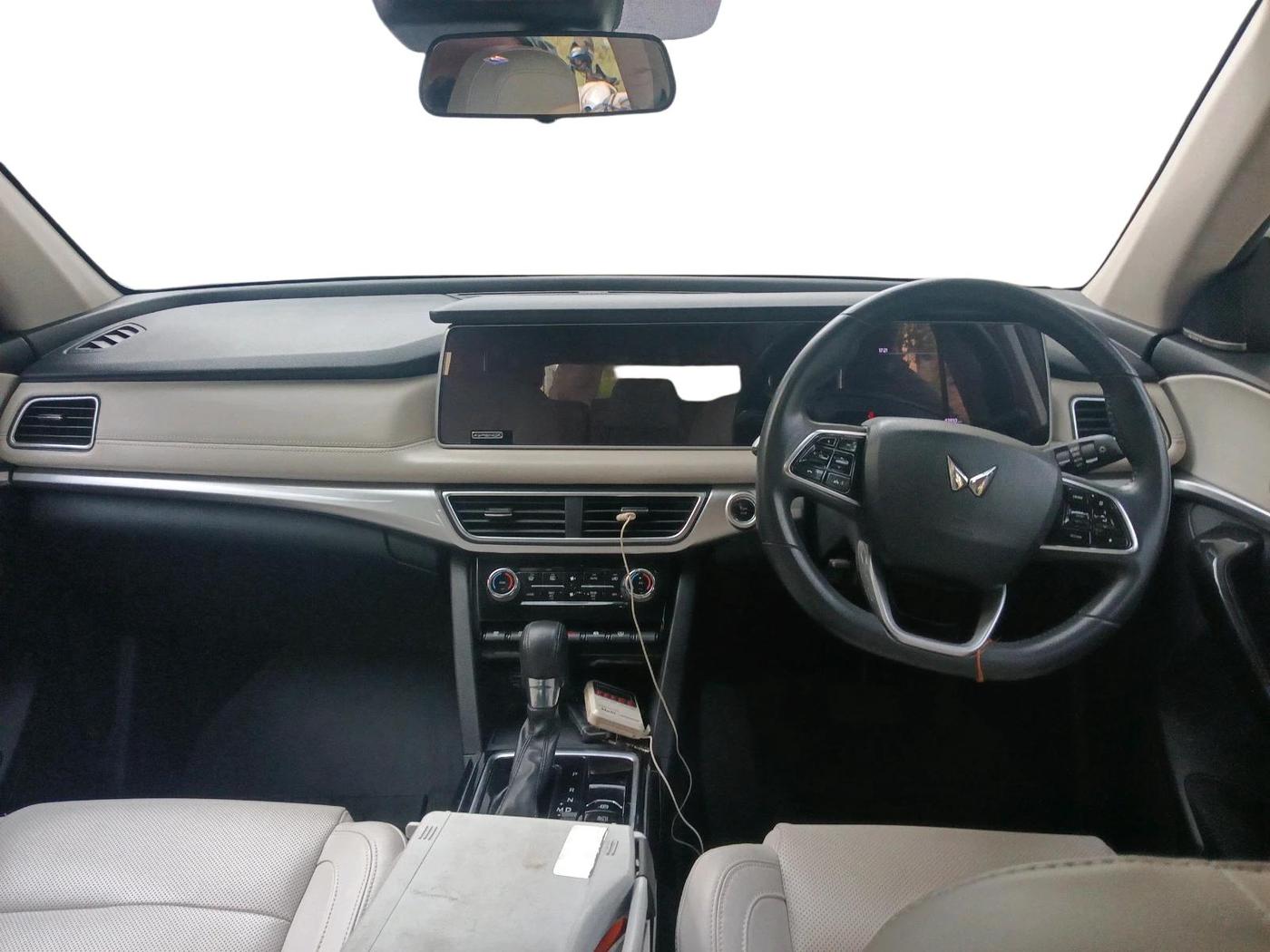 2021 Mahindra XUV700 AX 7 LUXURY P AT 7 STR, Petrol, Automatic, 42,810 km, interior