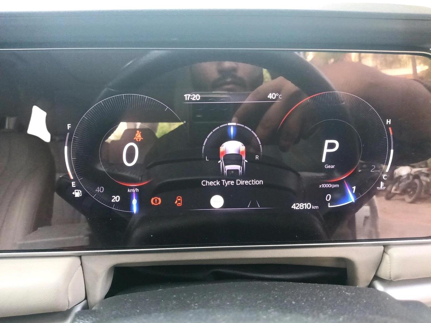 2021 Mahindra XUV700 AX 7 LUXURY P AT 7 STR, Petrol, Automatic, 42,810 km, interior