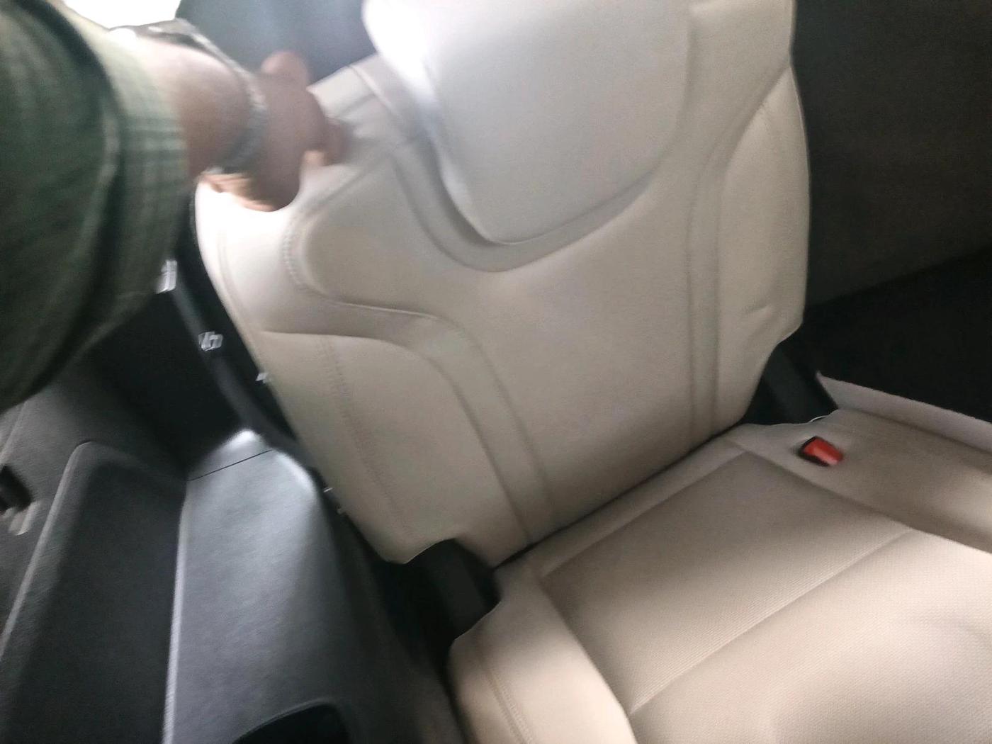 2021 Mahindra XUV700 AX 7 LUXURY P AT 7 STR, Petrol, Automatic, 42,810 km, interior