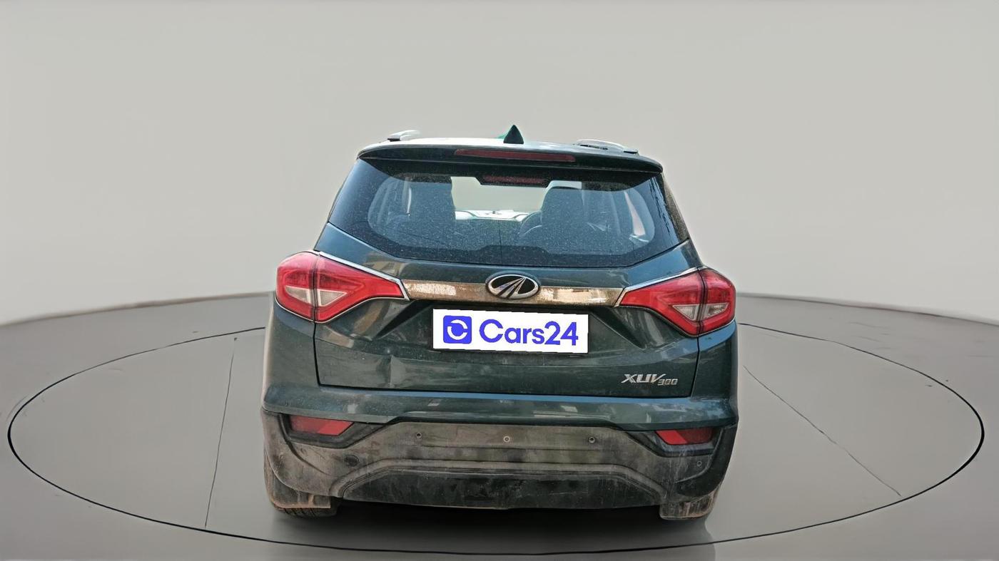 2021 Mahindra XUV300 W4 1.5 DIESEL, Diesel, Manual, 1,05,672 km, exterior