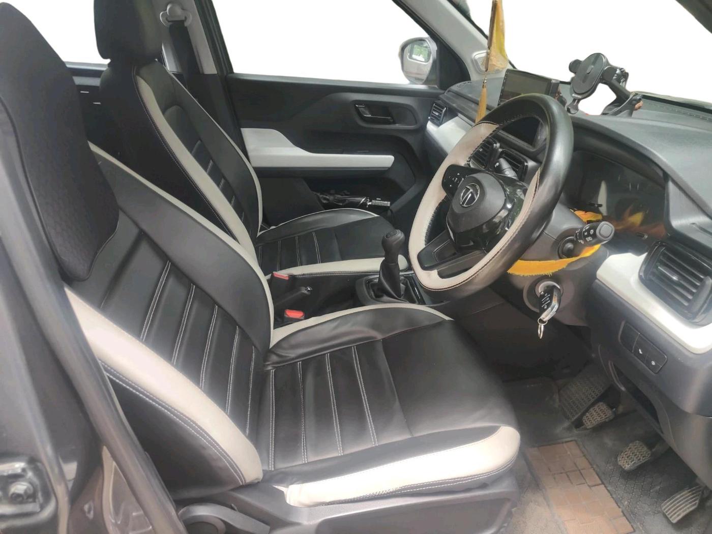 2023 Tata PUNCH PURE MT, Petrol, Manual, 31,093 km, interior