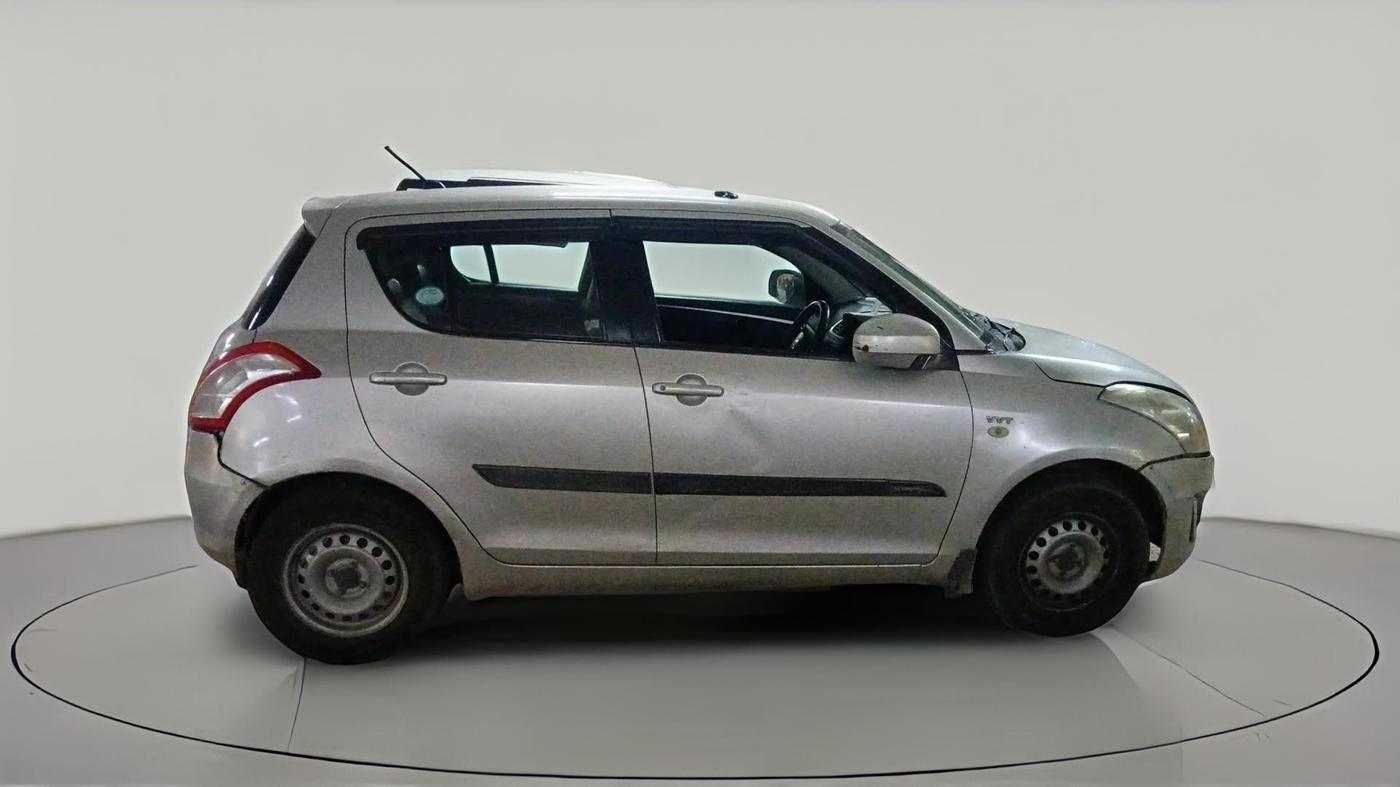 2017 Maruti Swift LXI (O), CNG, Manual, 1,65,241 km, exterior