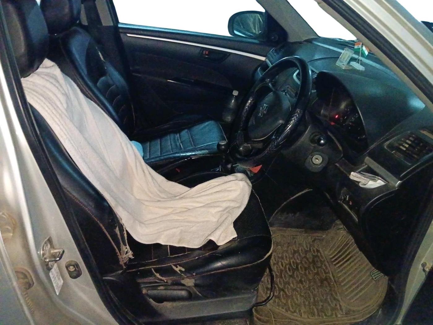 2017 Maruti Swift LXI (O), CNG, Manual, 1,65,241 km, interior