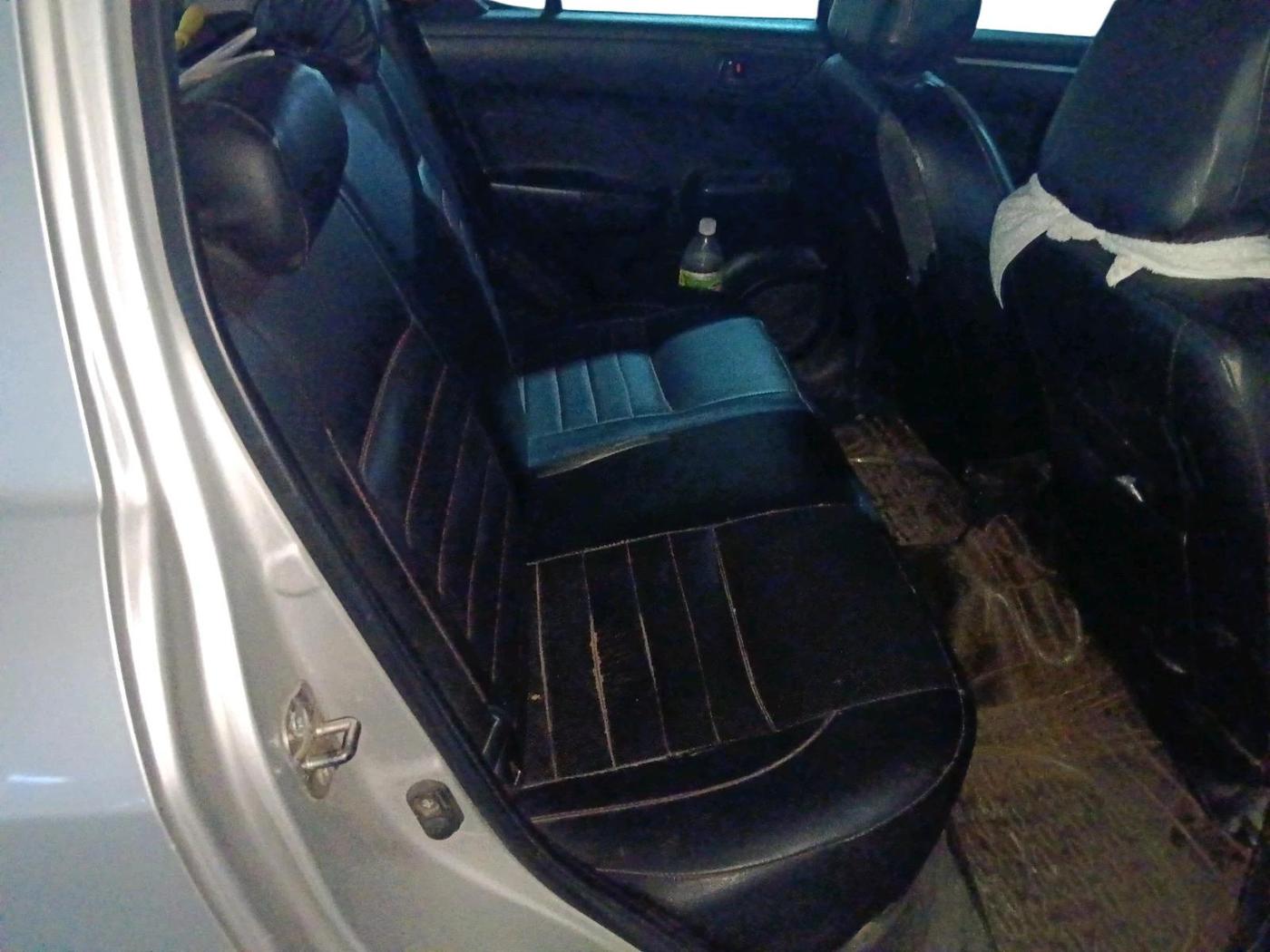 2017 Maruti Swift LXI (O), CNG, Manual, 1,65,241 km, interior