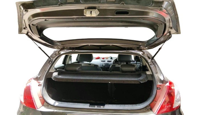 2017 Maruti Swift LXI (O), Petrol, Manual, 38,381 km, exterior
