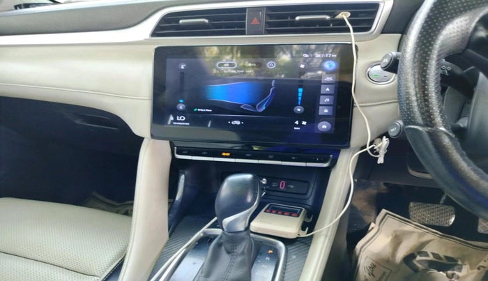 2022 MG ASTOR SAVVY 1.5 CVT, Petrol, Automatic, 40,083 km, interior