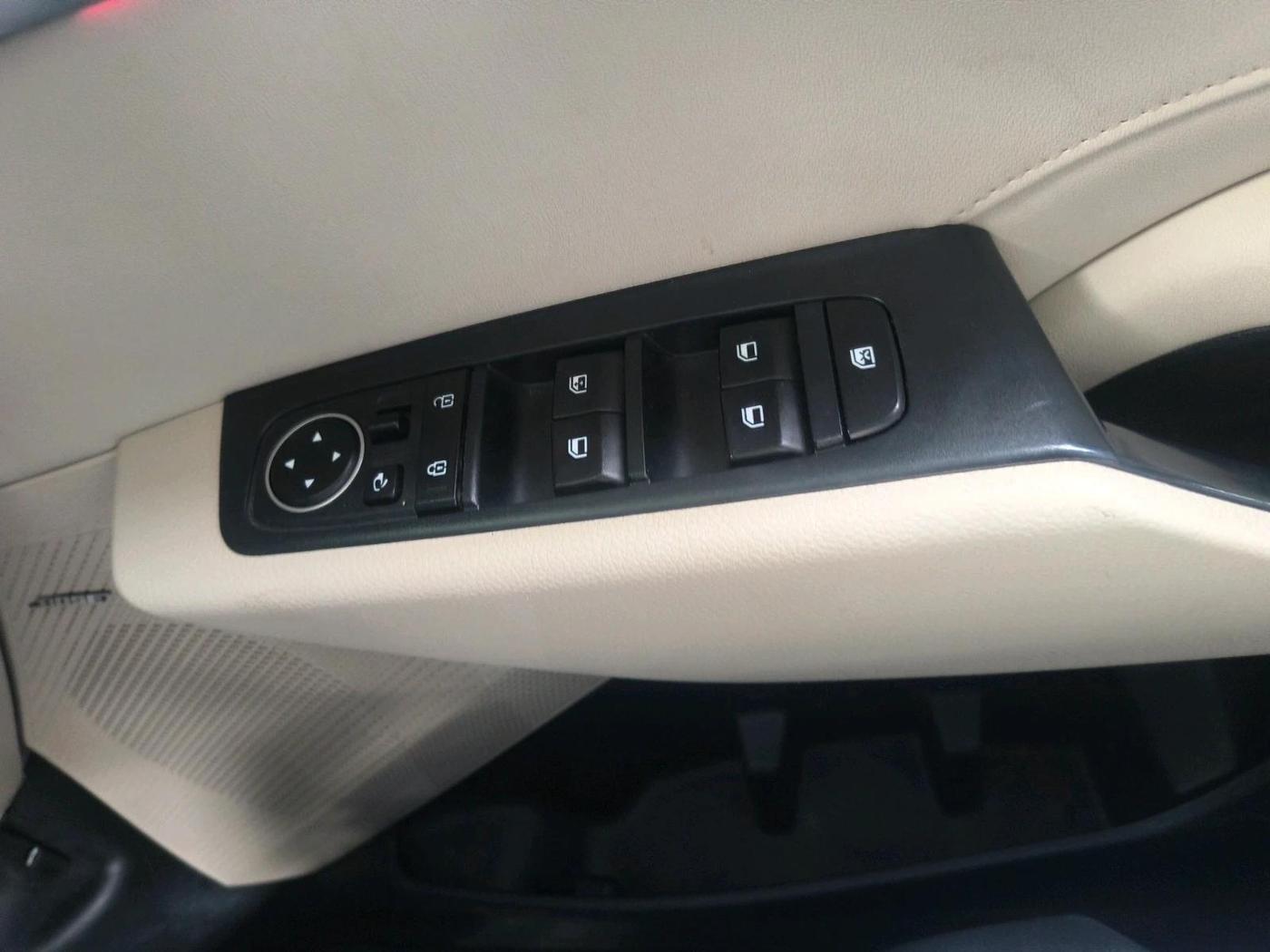 2022 KIA CARENS LUXURY PLUS 1.4 PETROL 7 STR, Petrol, Manual, 60,708 km, interior