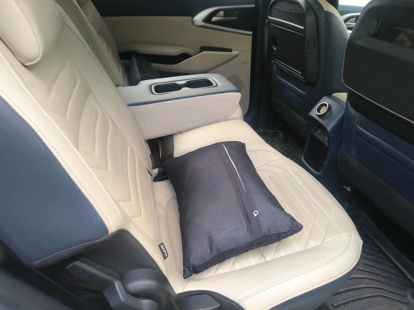 2022 KIA CARENS LUXURY PLUS 1.4 PETROL 7 STR, Petrol, Manual, 60,708 km, interior