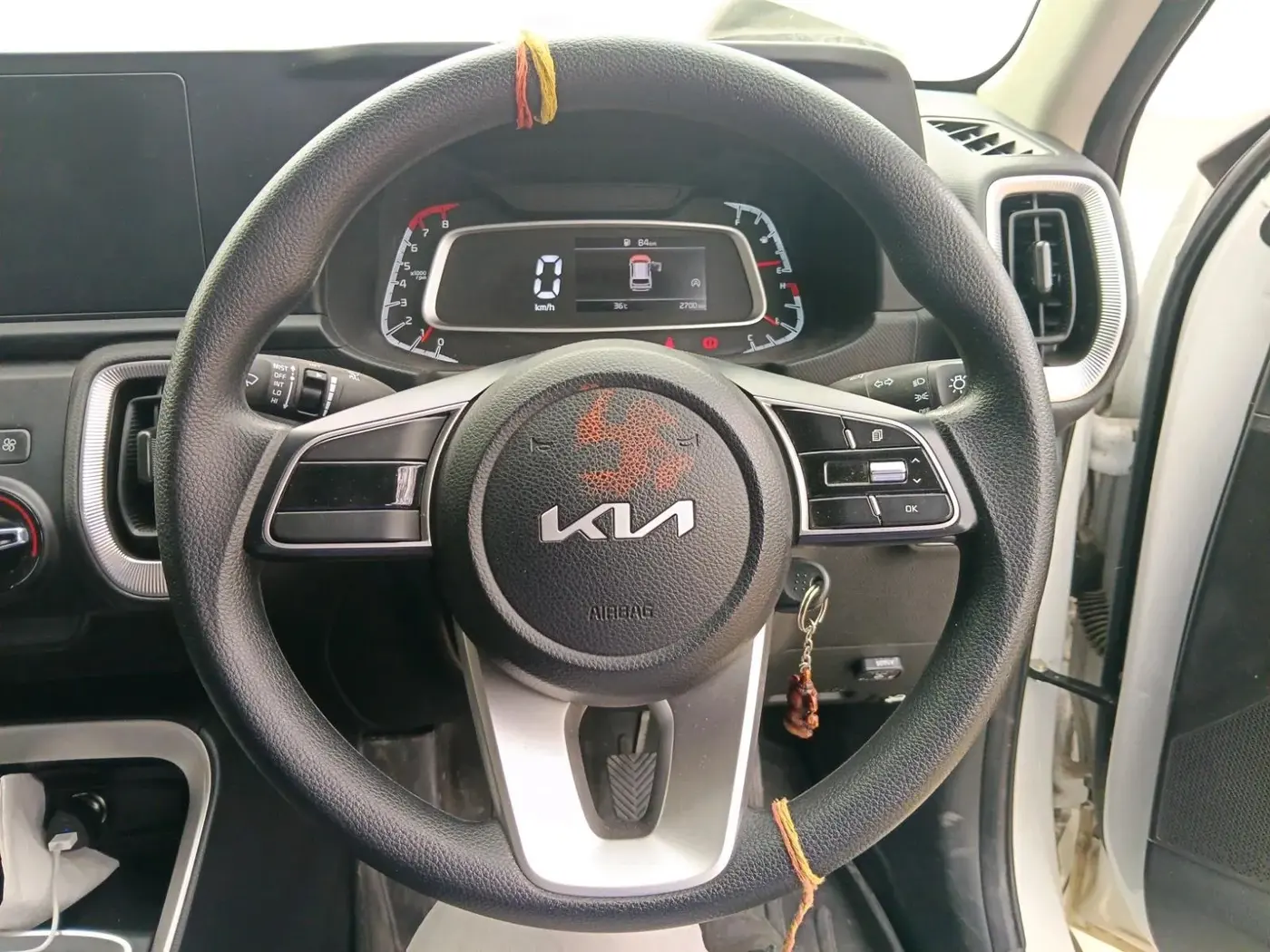 2025 KIA SONET HTE (O) 1.2 Petrol MT, CNG, Manual, 2,700 km, interior