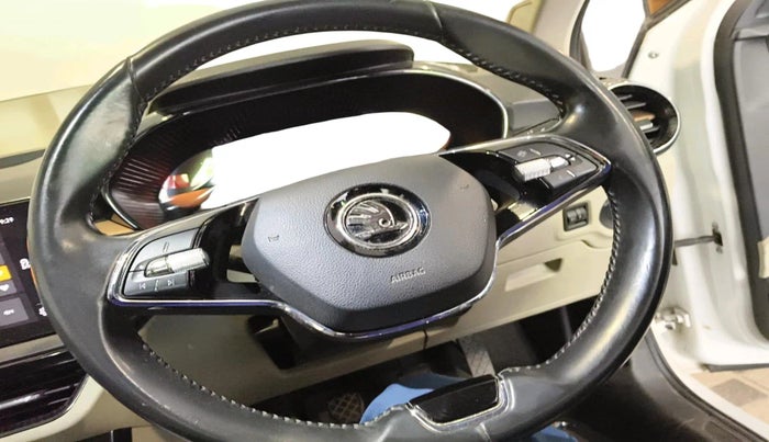 2022 Skoda SLAVIA STYLE 1.0L TSI MT, Petrol, Manual, 41,473 km, interior