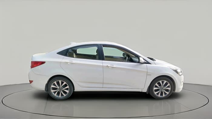 2016 Hyundai Verna FLUIDIC 4S 1.6 VTVT SX, Petrol, Manual, 48,506 km, exterior