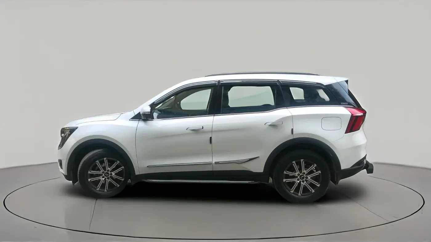 2024 Mahindra XUV700 AX 7 LUXURY P AT 7 STR, Petrol, Automatic, 8,201 km, exterior