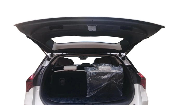 2024 Mahindra XUV700 AX 7 LUXURY P AT 7 STR, Petrol, Automatic, 8,201 km, exterior