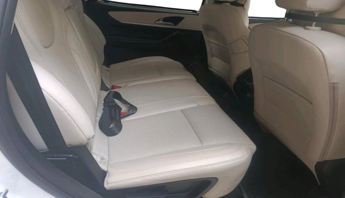 2024 Mahindra XUV700 AX 7 LUXURY P AT 7 STR, Petrol, Automatic, 8,201 km, interior