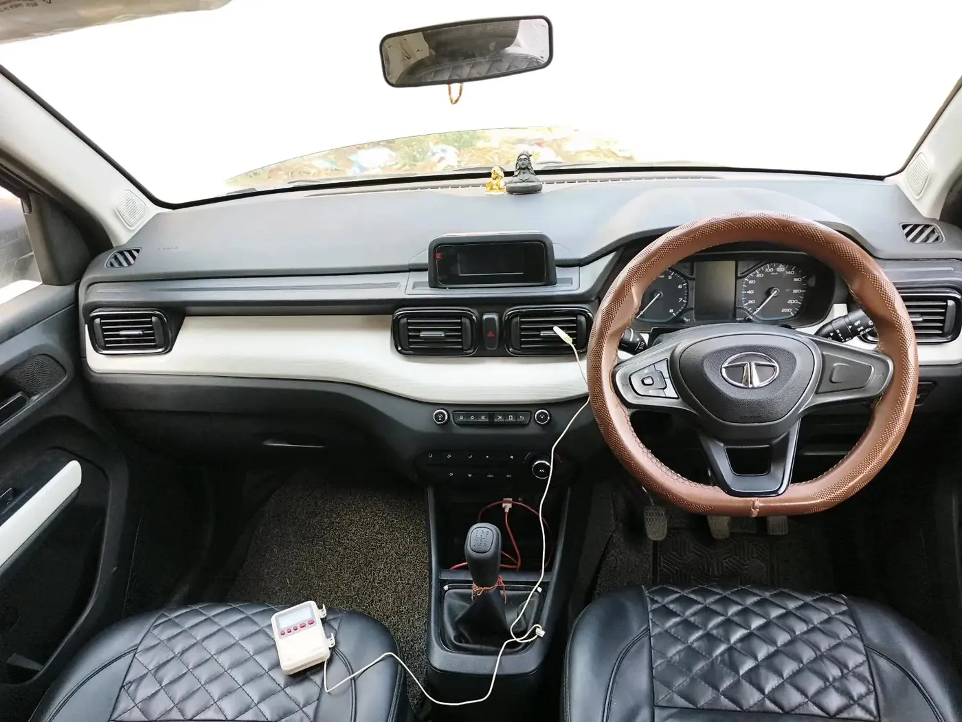 2022 Tata PUNCH PURE MT, Petrol, Manual, 20,700 km, interior