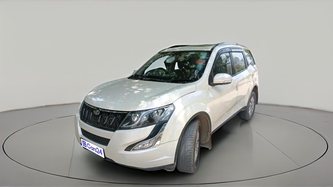 2017 Mahindra XUV500 W9 AT 1.99, Diesel, Automatic, 96,704 km, exterior