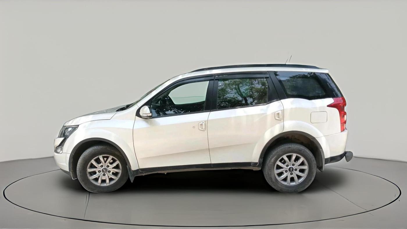 2017 Mahindra XUV500 W9 AT 1.99, Diesel, Automatic, 96,704 km, exterior