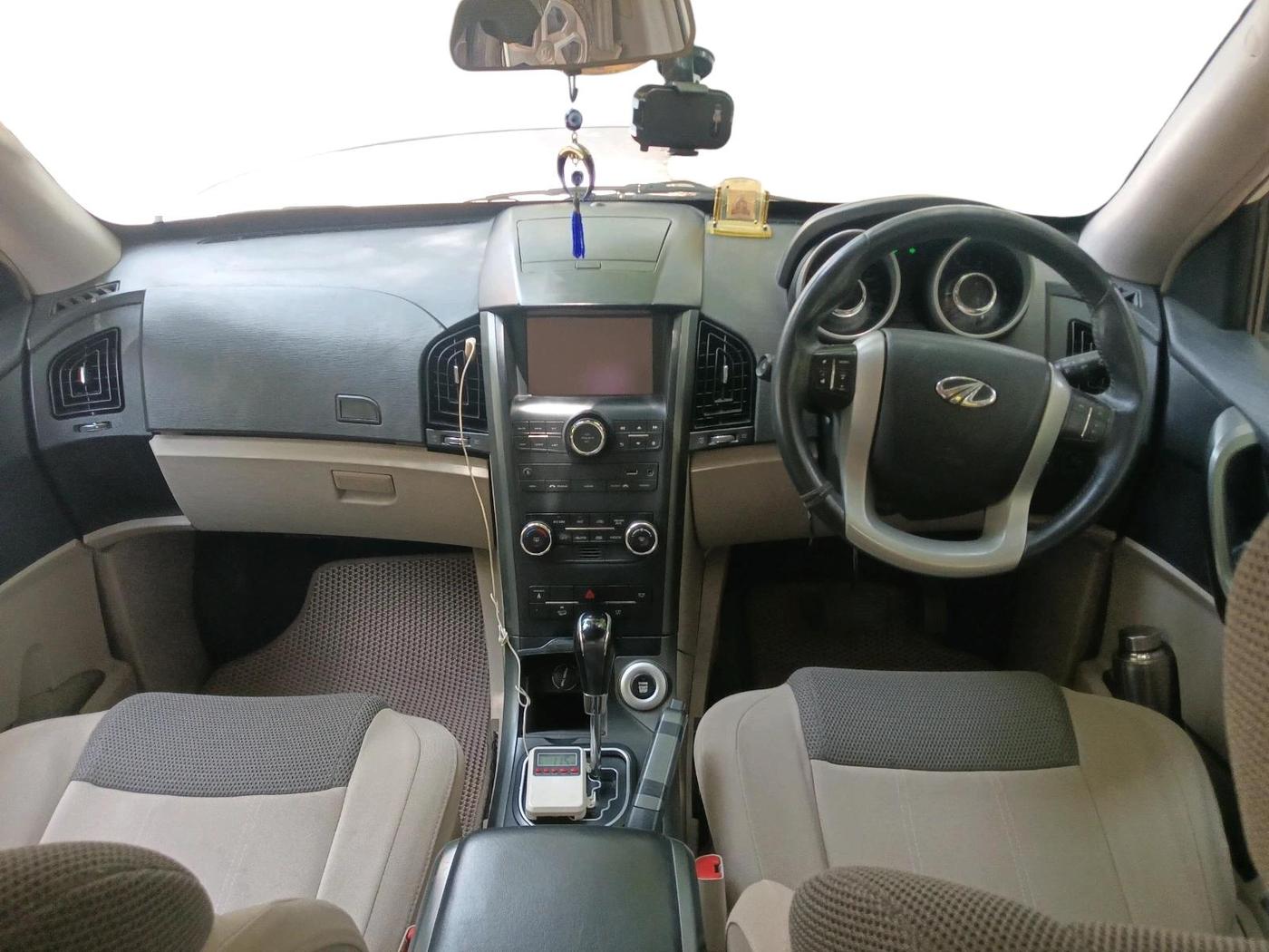2017 Mahindra XUV500 W9 AT 1.99, Diesel, Automatic, 96,704 km, interior