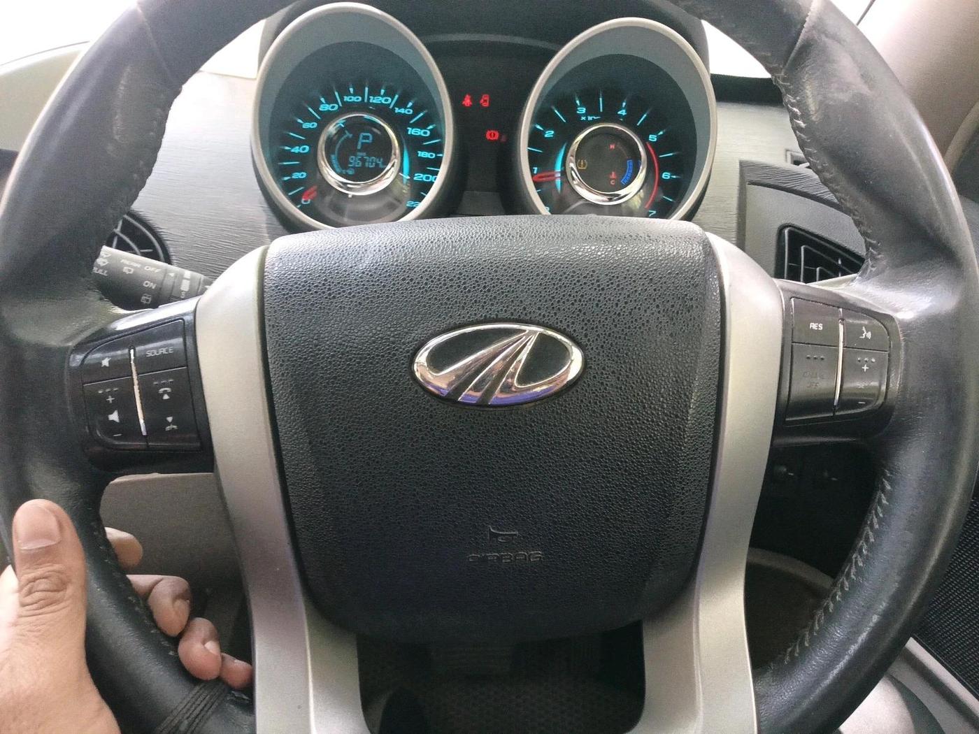 2017 Mahindra XUV500 W9 AT 1.99, Diesel, Automatic, 96,704 km, interior