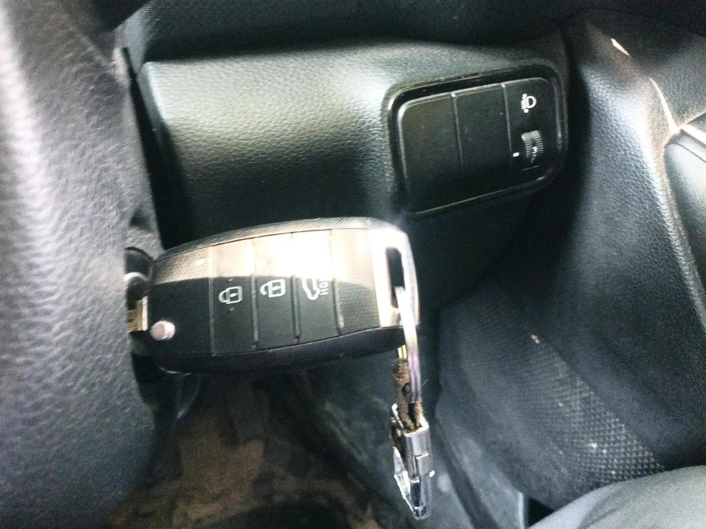 2022 KIA SONET HTK 1.2, Petrol, Manual, 93,600 km, interior