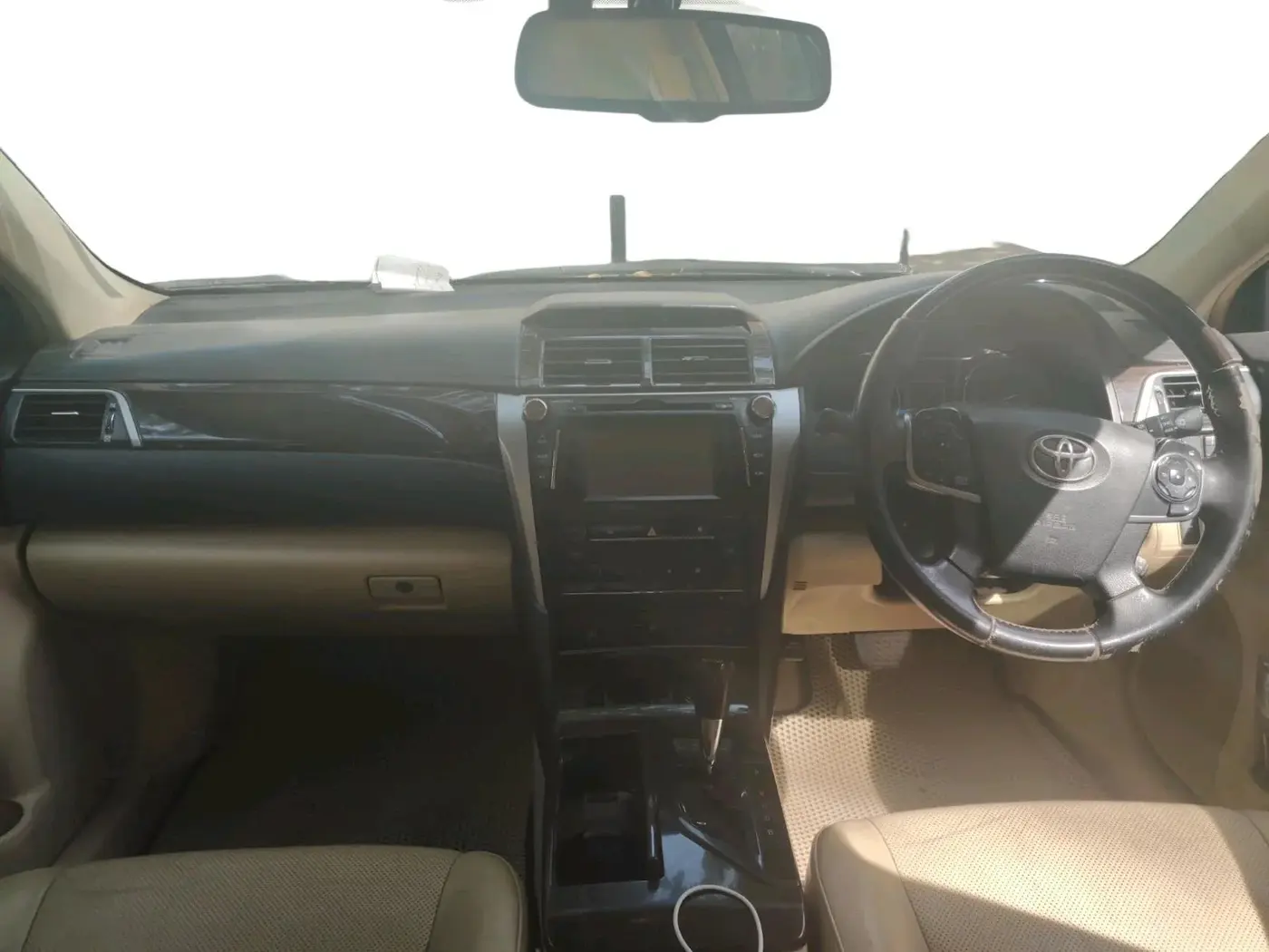 2016 Toyota Camry 2.5L AT, Petrol, Automatic, 1,38,000 km, interior