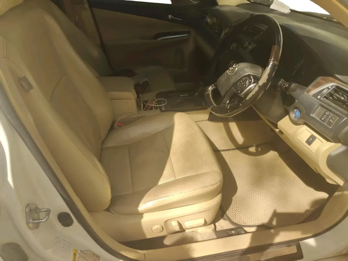 2016 Toyota Camry 2.5L AT, Petrol, Automatic, 1,38,000 km, interior