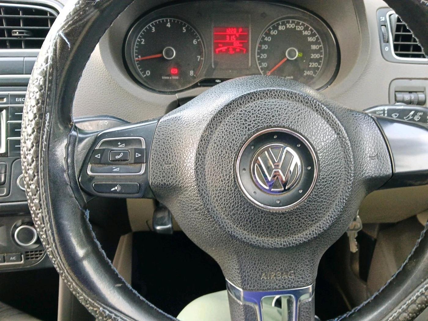 2014 Volkswagen Vento HIGHLINE PETROL AT, Petrol, Automatic, 1,55,631 km, interior