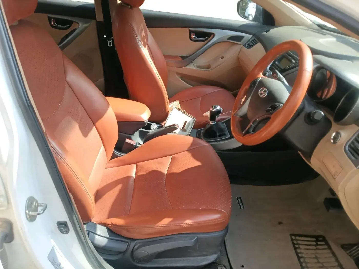 2015 Hyundai New Elantra 1.8 S VTVT, Petrol, Manual, 48,600 km, interior