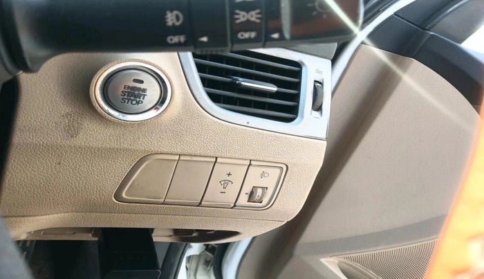 2015 Hyundai New Elantra 1.8 S VTVT, Petrol, Manual, 48,600 km, interior