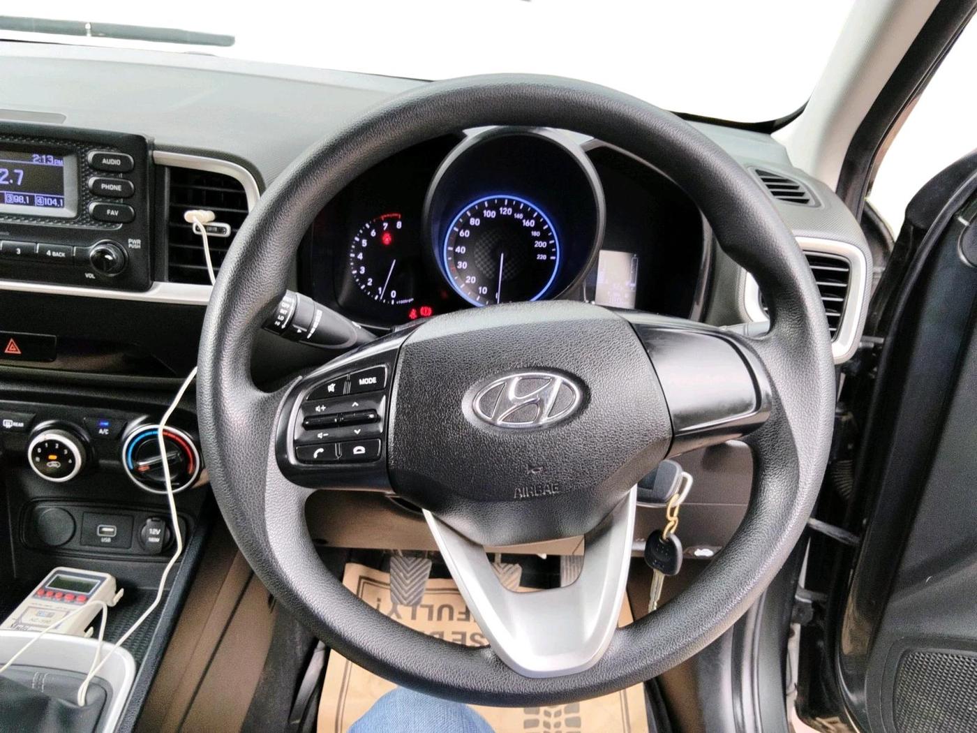 2020 Hyundai VENUE S 1.2, Petrol, Manual, 42,944 km, interior