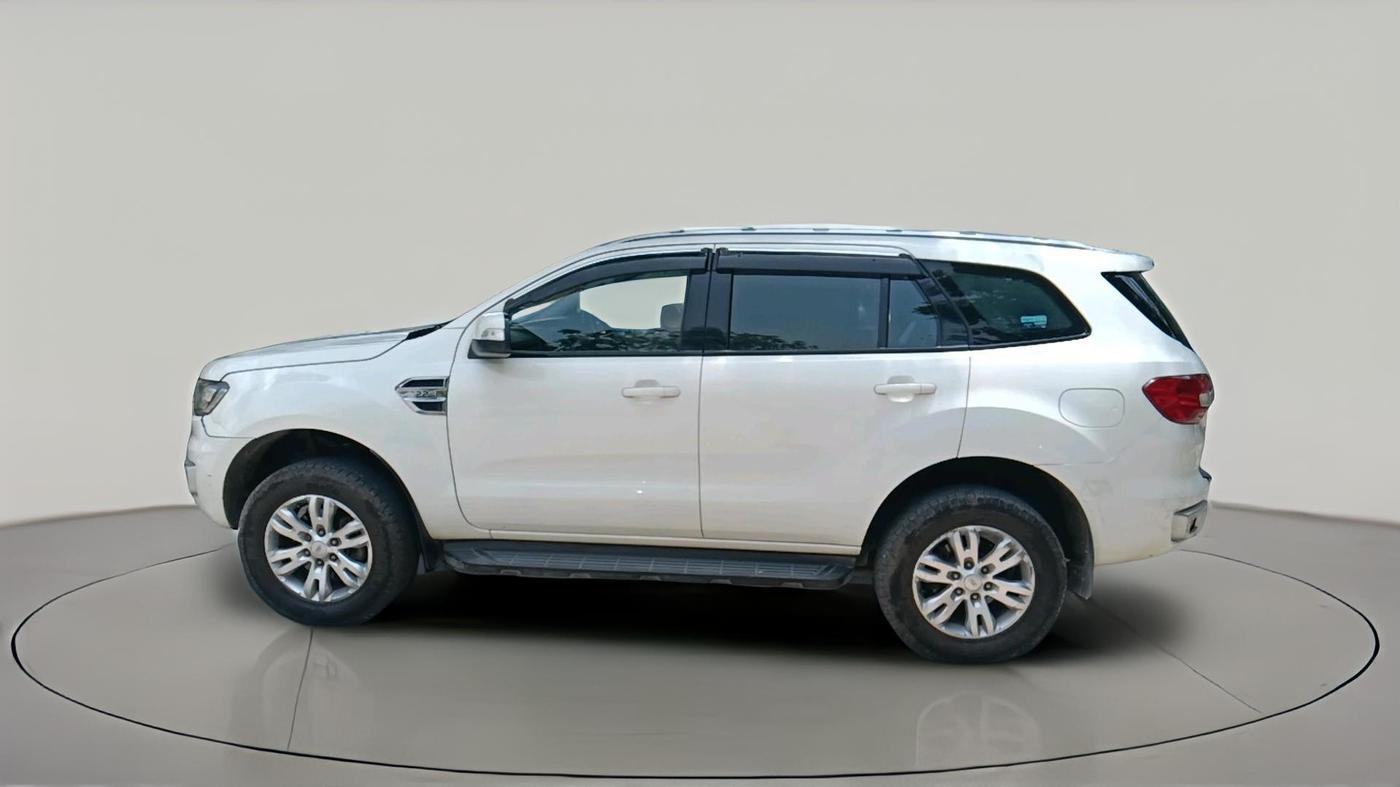 2016 Ford Endeavour TREND 2.2 4X2 AT, Diesel, Automatic, 90,936 km, exterior