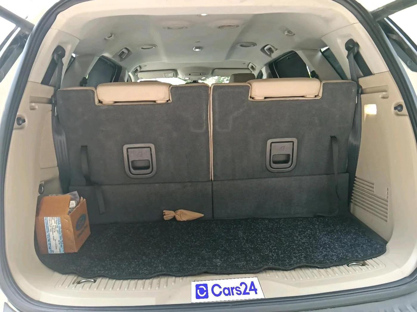 2016 Ford Endeavour TREND 2.2 4X2 AT, Diesel, Automatic, 90,936 km, exterior