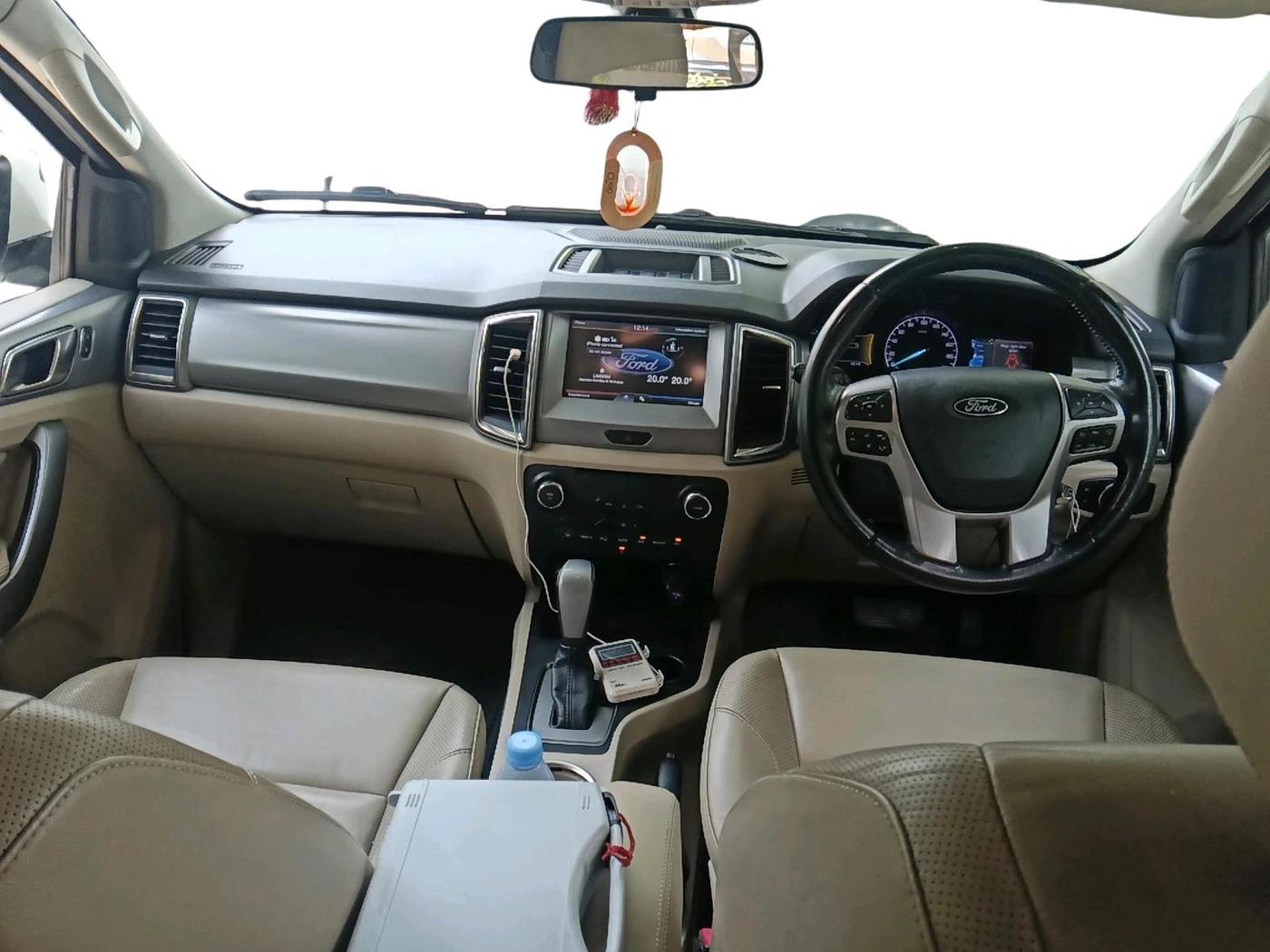 2016 Ford Endeavour TREND 2.2 4X2 AT, Diesel, Automatic, 90,936 km, interior