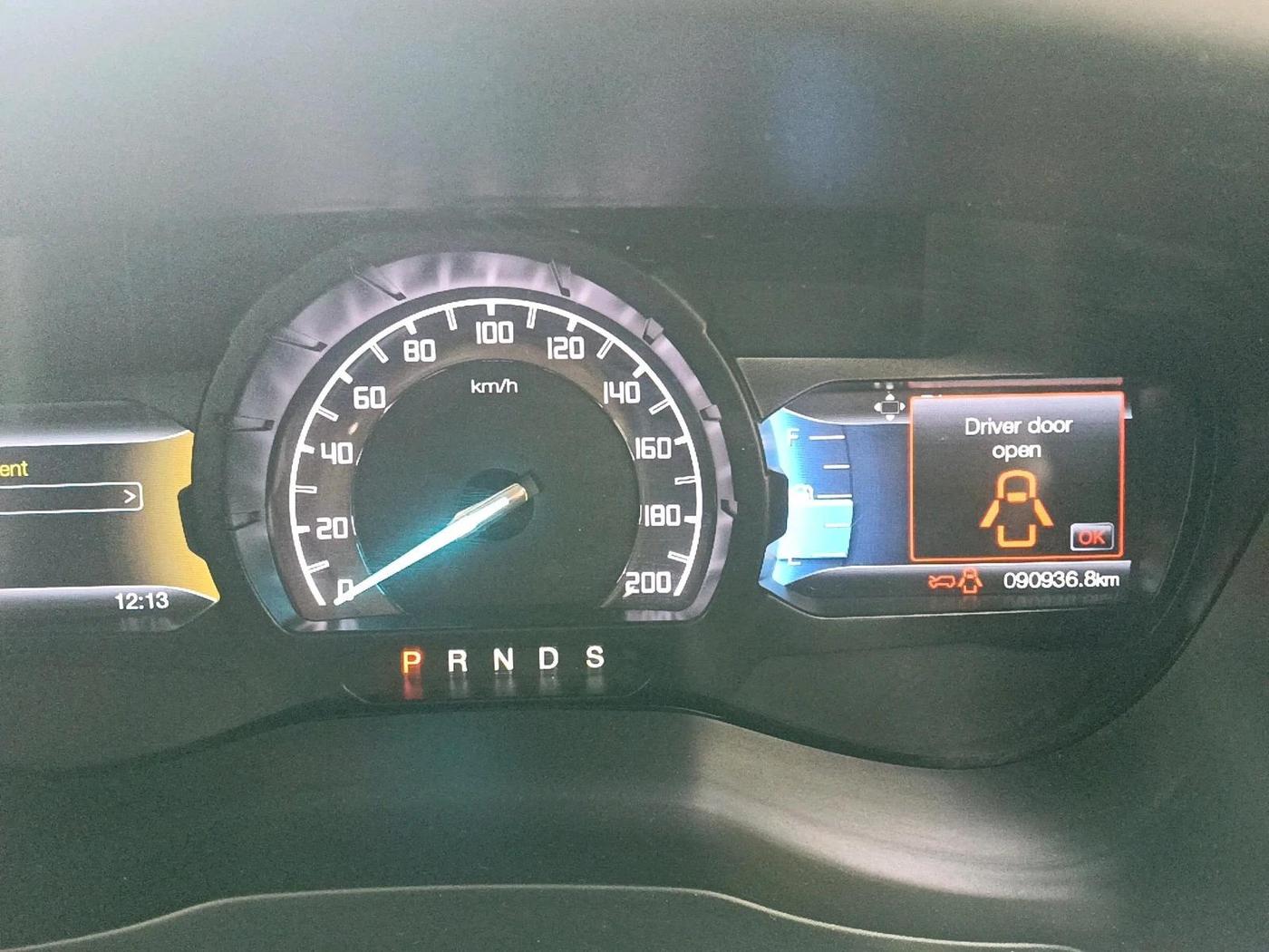 2016 Ford Endeavour TREND 2.2 4X2 AT, Diesel, Automatic, 90,936 km, interior