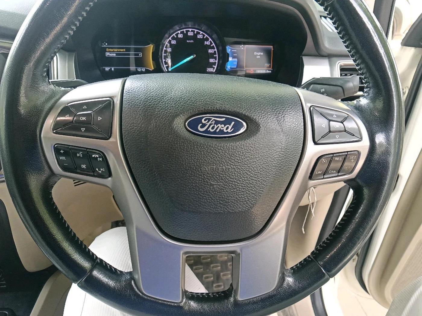 2016 Ford Endeavour TREND 2.2 4X2 AT, Diesel, Automatic, 90,936 km, interior