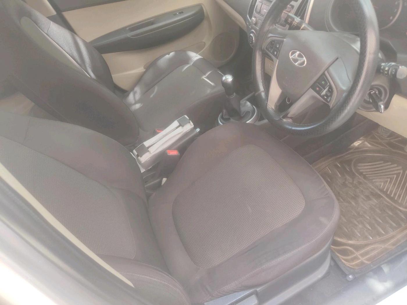 2013 Hyundai i20 SPORTZ 1.2, Petrol, Manual, 81,410 km, interior