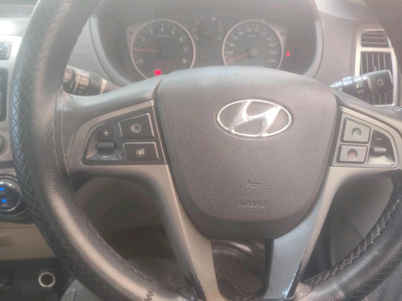 2013 Hyundai i20 SPORTZ 1.2, Petrol, Manual, 81,410 km, interior
