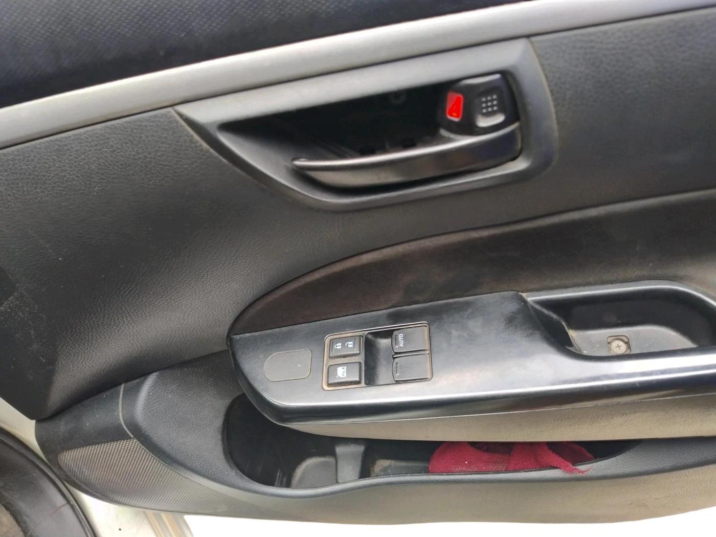 2017 Maruti Swift LXI (O), CNG, Manual, 93,792 km, interior