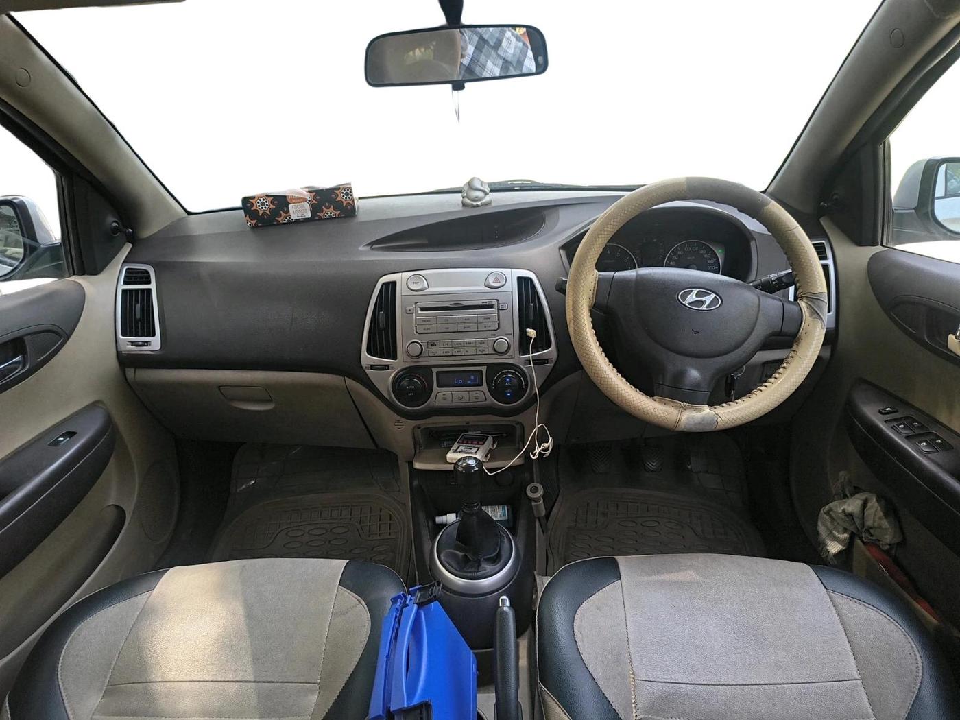 2011 Hyundai i20 MAGNA 1.2, Petrol, Manual, 1,24,448 km, interior