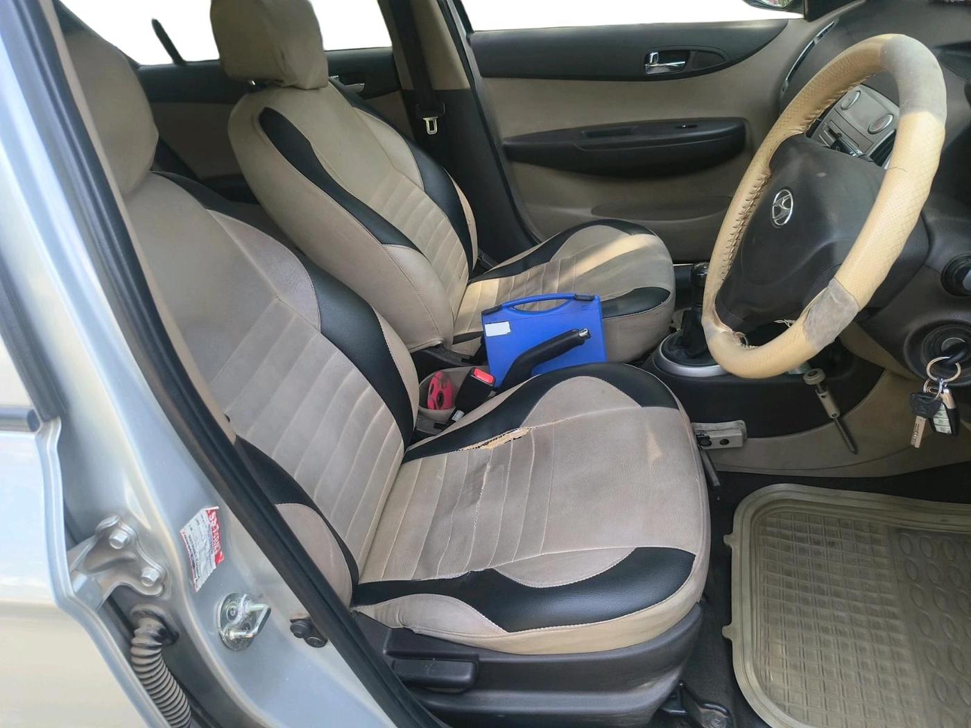 2011 Hyundai i20 MAGNA 1.2, Petrol, Manual, 1,24,448 km, interior