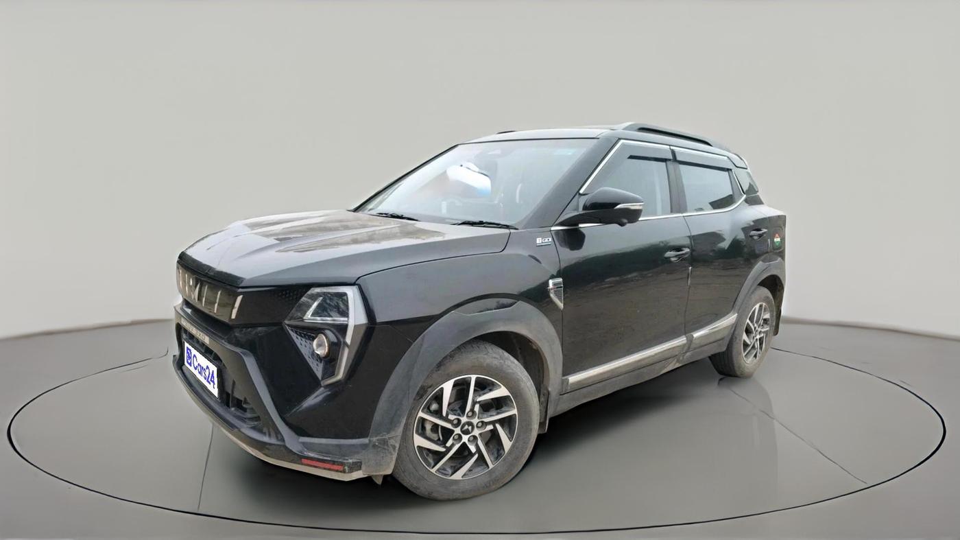 2024 Mahindra XUV 3XO AX5L 1.2 TGDi AT, Petrol, Automatic, 45,584 km, exterior