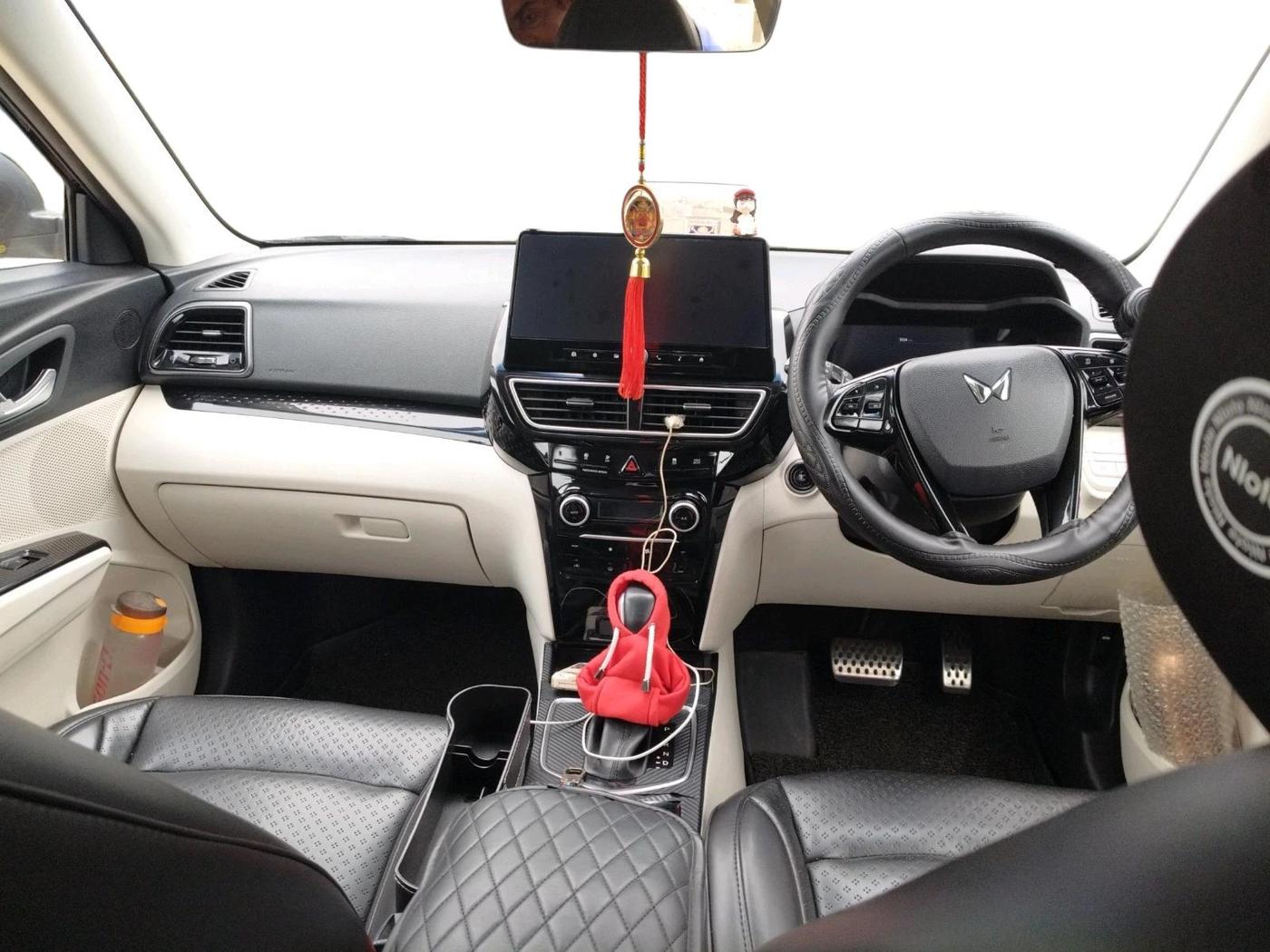 2024 Mahindra XUV 3XO AX5L 1.2 TGDi AT, Petrol, Automatic, 45,584 km, interior