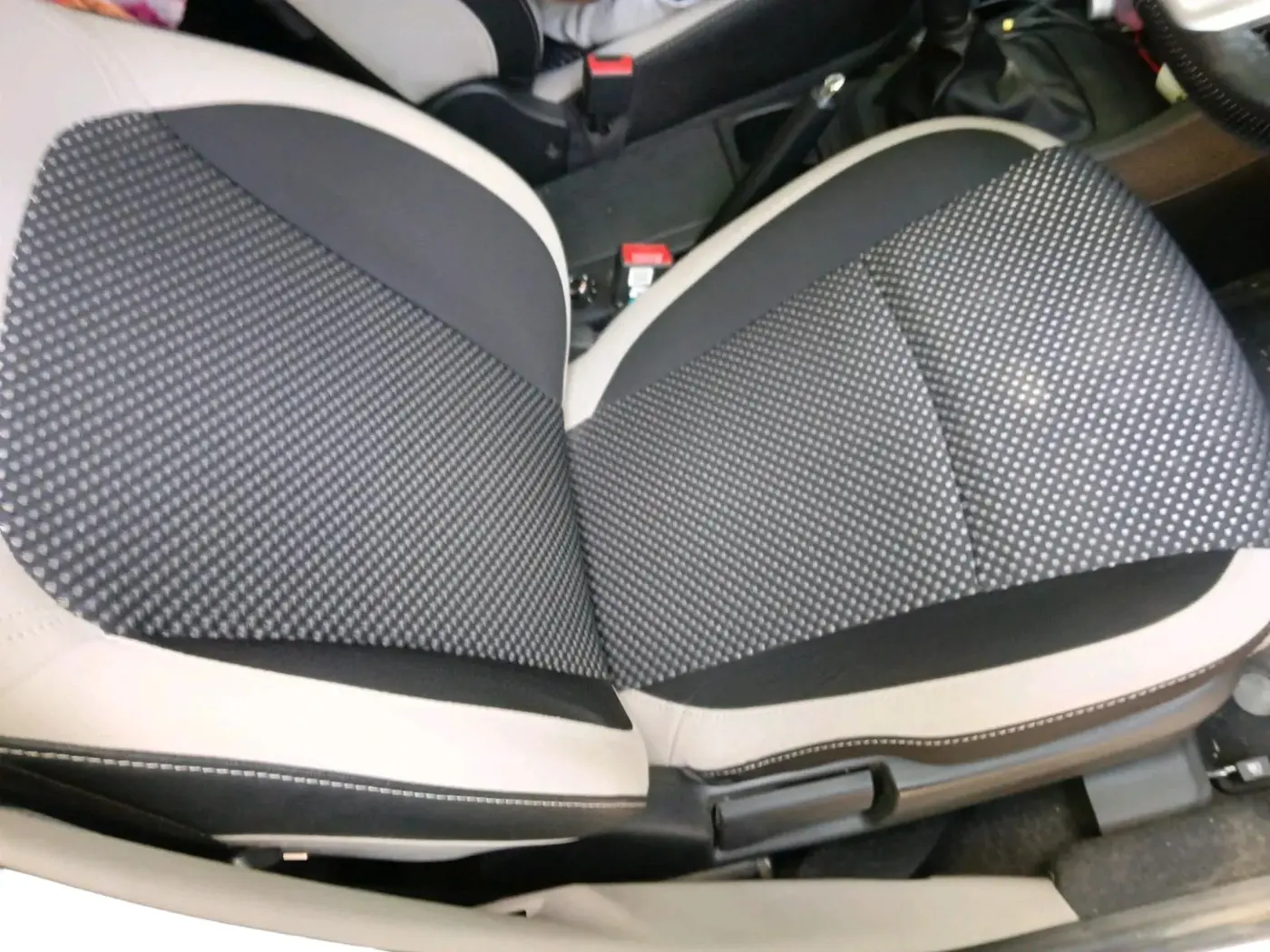 2020 Renault TRIBER RXZ AMT, Petrol, Automatic, 27,440 km, interior