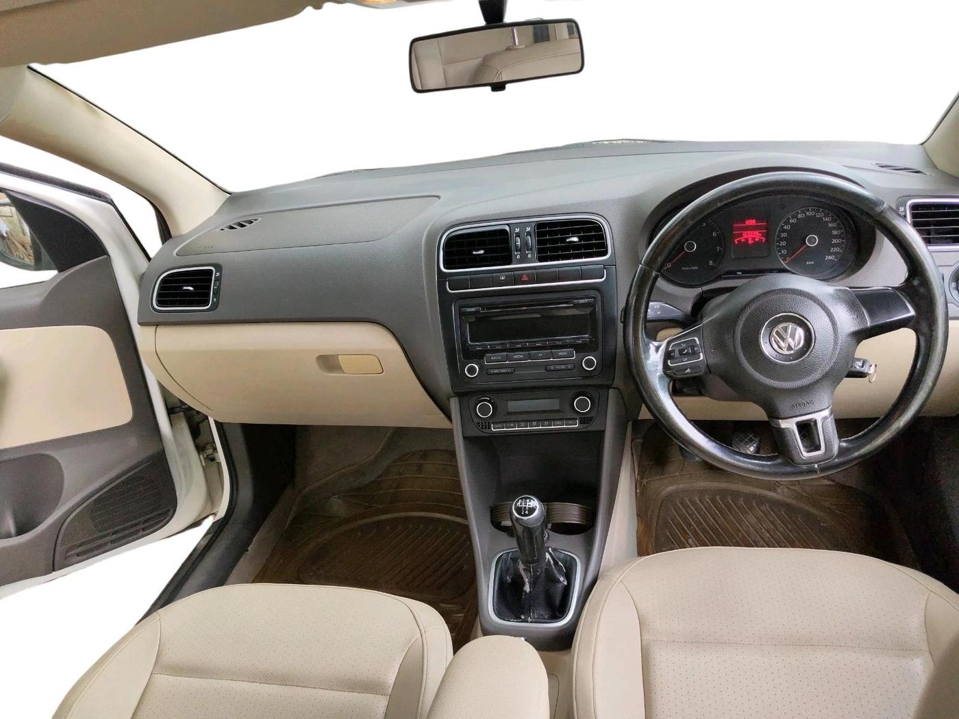 2012 Volkswagen Vento HIGHLINE 1.6 MPI, Petrol, Manual, 1,63,339 km, interior