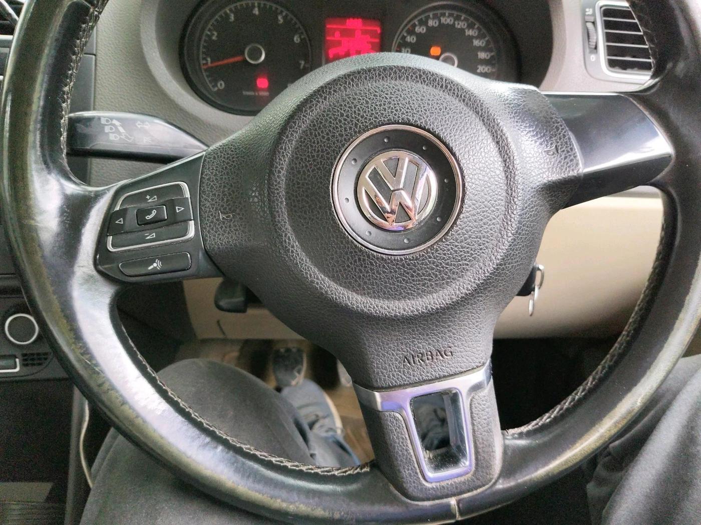 2012 Volkswagen Vento HIGHLINE 1.6 MPI, Petrol, Manual, 1,63,339 km, interior