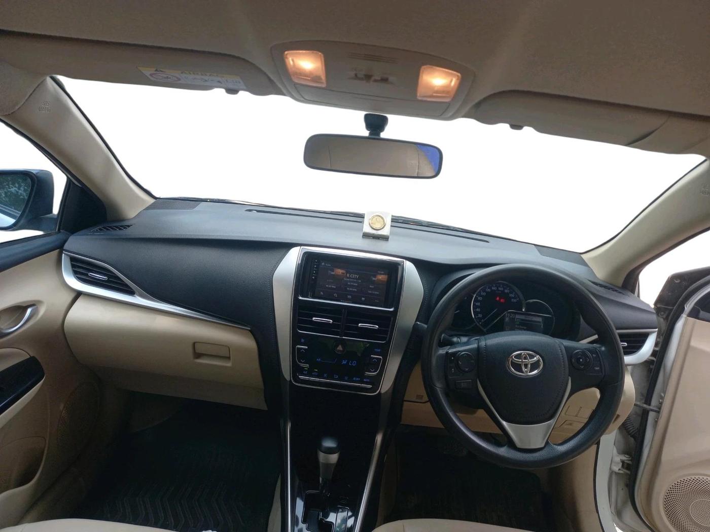 2018 Toyota YARIS G CVT, Petrol, Automatic, 1,02,983 km, interior