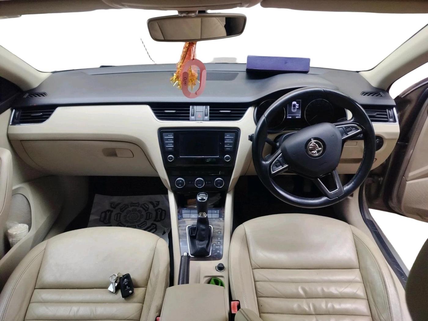 2016 Skoda Octavia STYLE PLUS AT 1.8 TSI, Petrol, Automatic, 67,698 km, interior