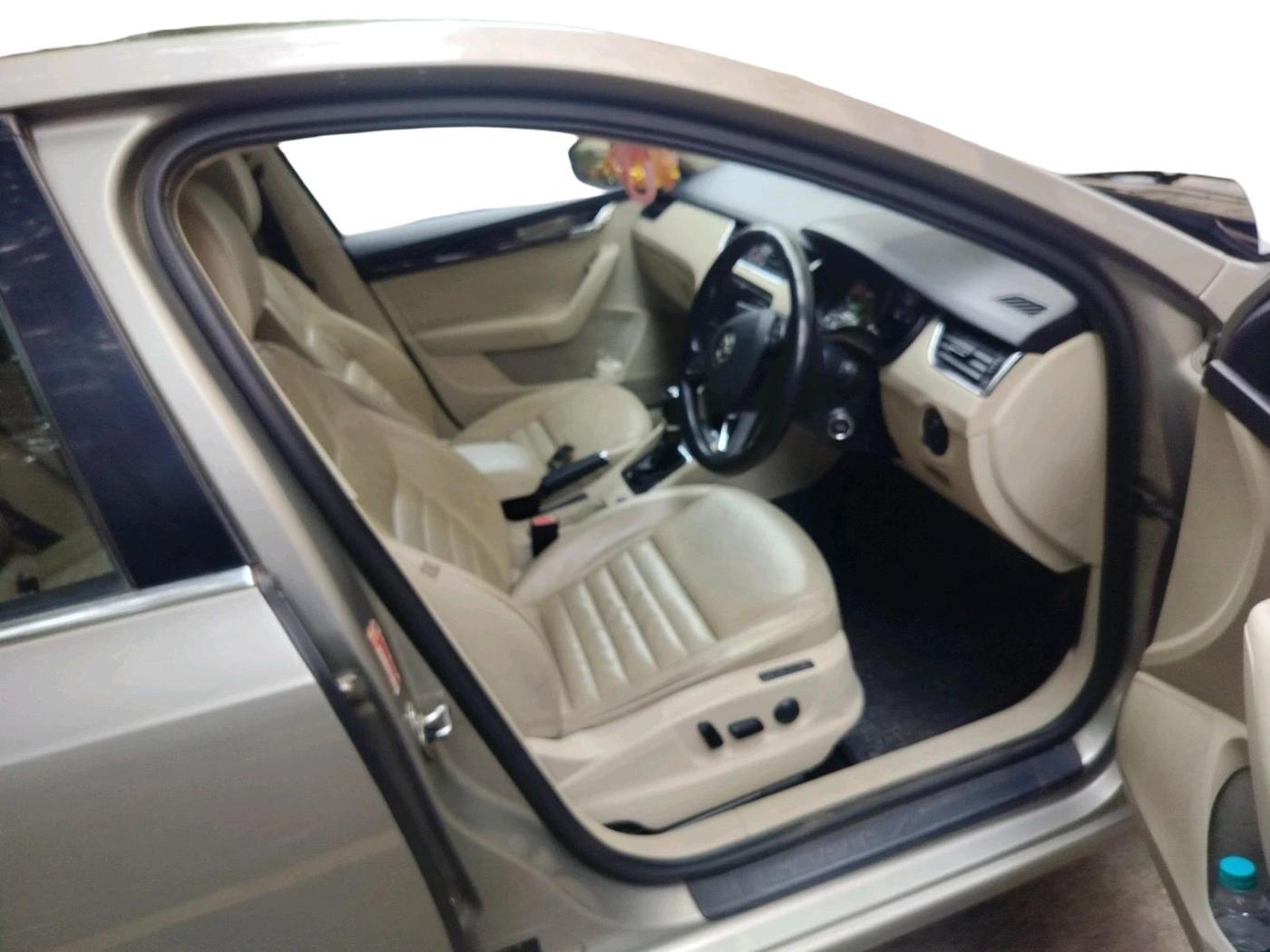 2016 Skoda Octavia STYLE PLUS AT 1.8 TSI, Petrol, Automatic, 67,698 km, interior