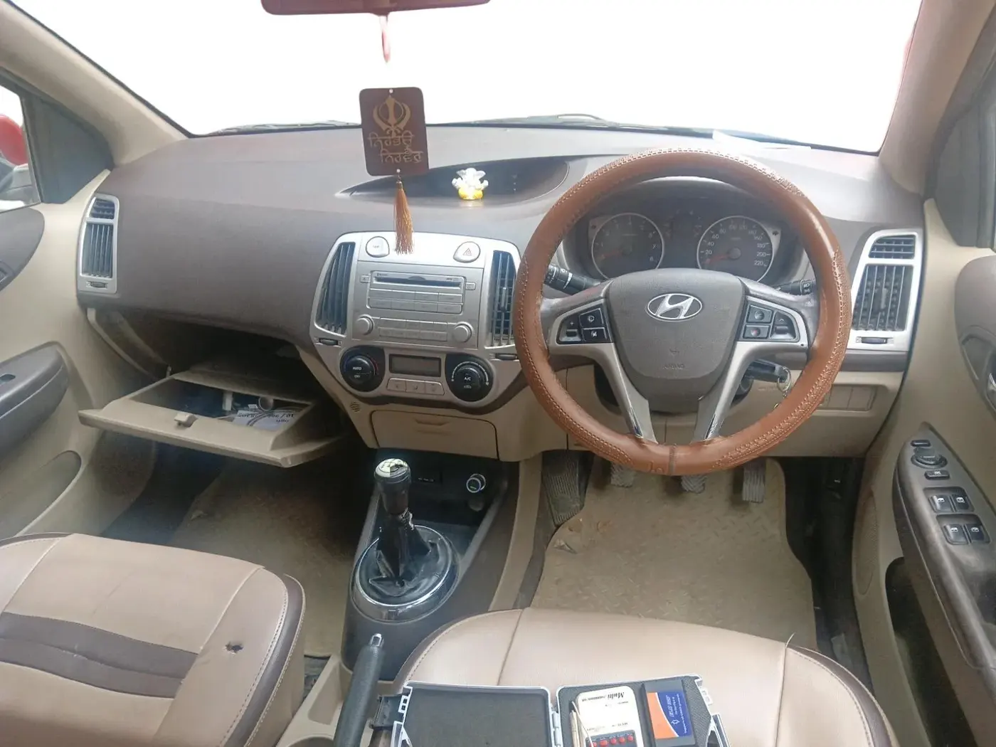 2011 Hyundai i20 SPORTZ 1.2, Petrol, Manual, 84,000 km, interior