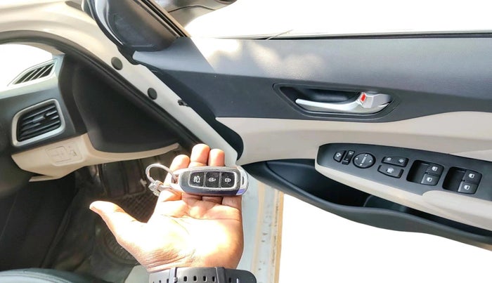 2019 Hyundai Verna 1.6 VTVT SX, Petrol, Manual, 63,313 km, interior